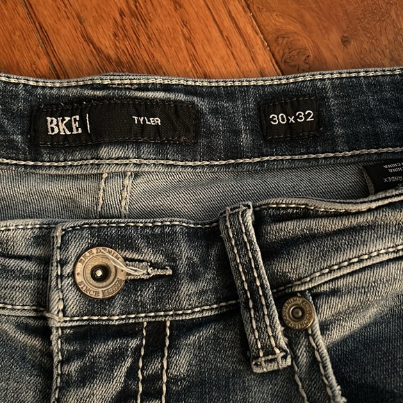 Men’s BKE Tyler 30x32 jeans. Good condition! - Picture 3 of 5